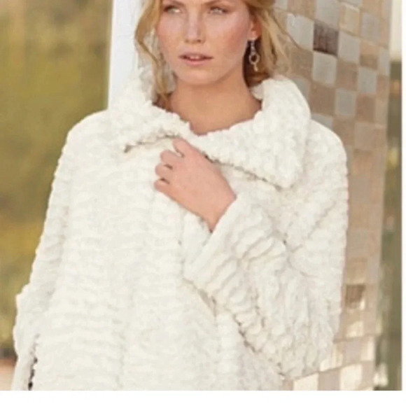 Patagonia Pelage Faux Fur White Medium Jacket - Picture 3 of 14